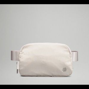 Lululemon everywhere belt bag